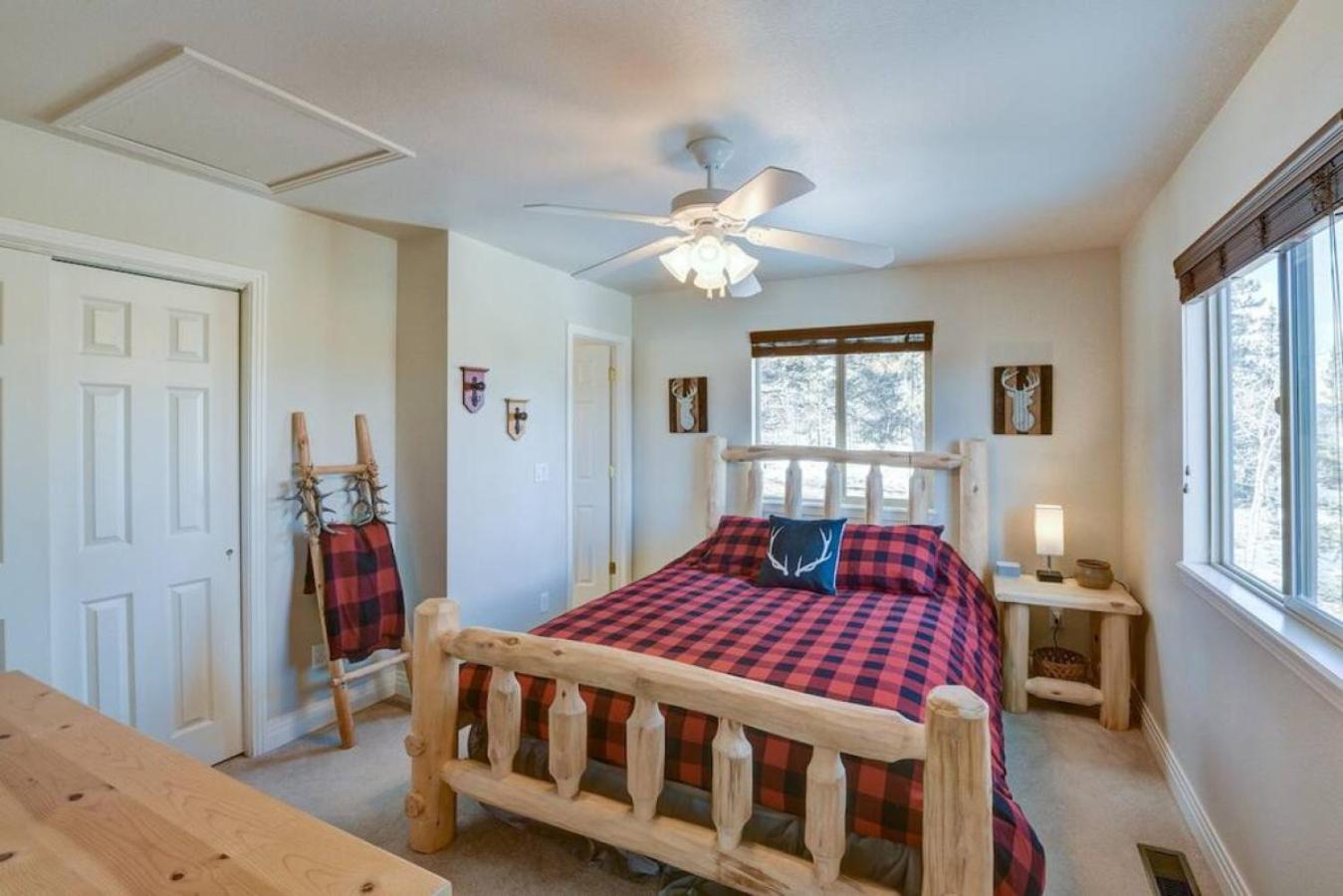 Cabin On 13 Acres With A Pool Table And Jacuzzi Tub