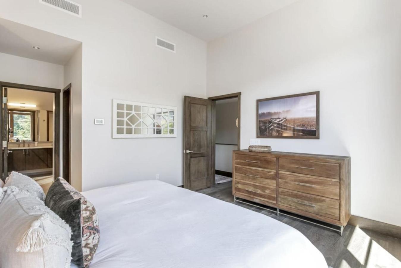 LUXE Riverfront Mountain Retreat Walk to Gondola