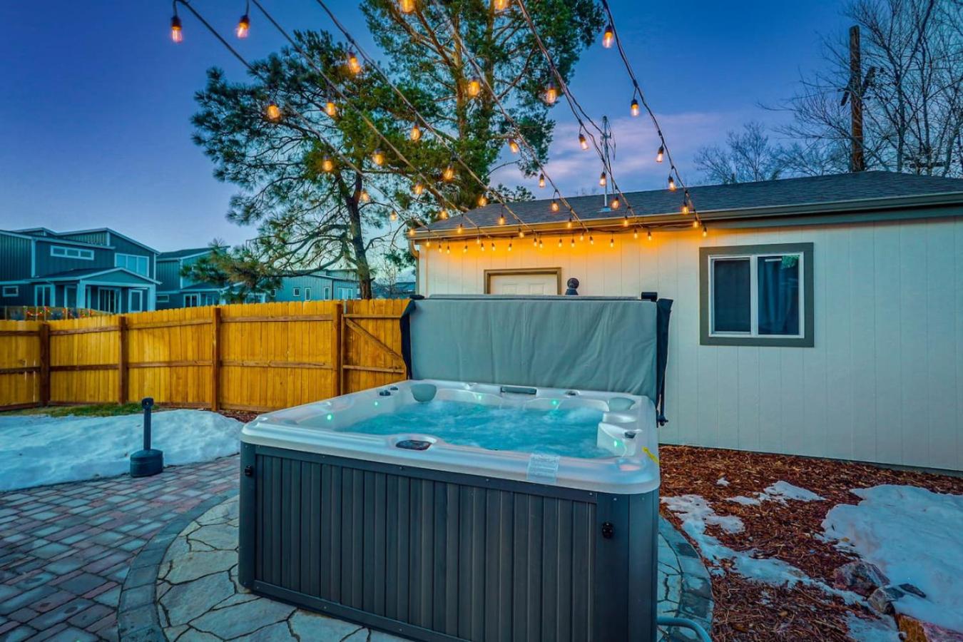 Charming Central Denver Bungalow With Hot Tub