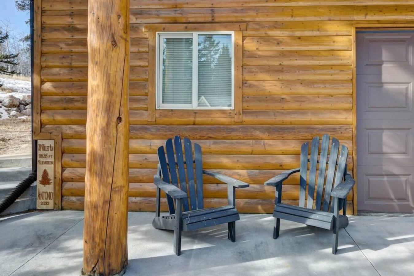 Cabin On 13 Acres With A Pool Table And Jacuzzi Tub
