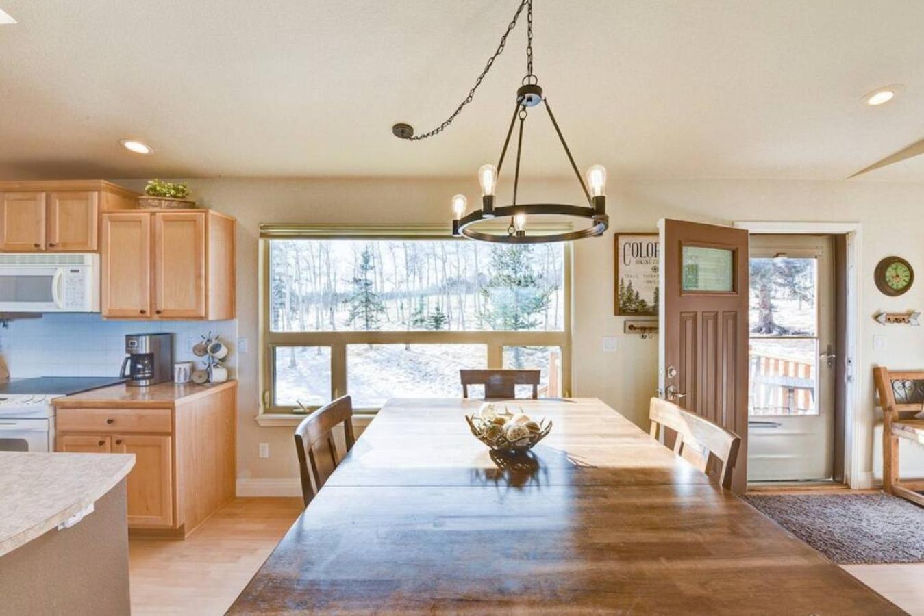 Cabin On 13 Acres With A Pool Table And Jacuzzi Tub