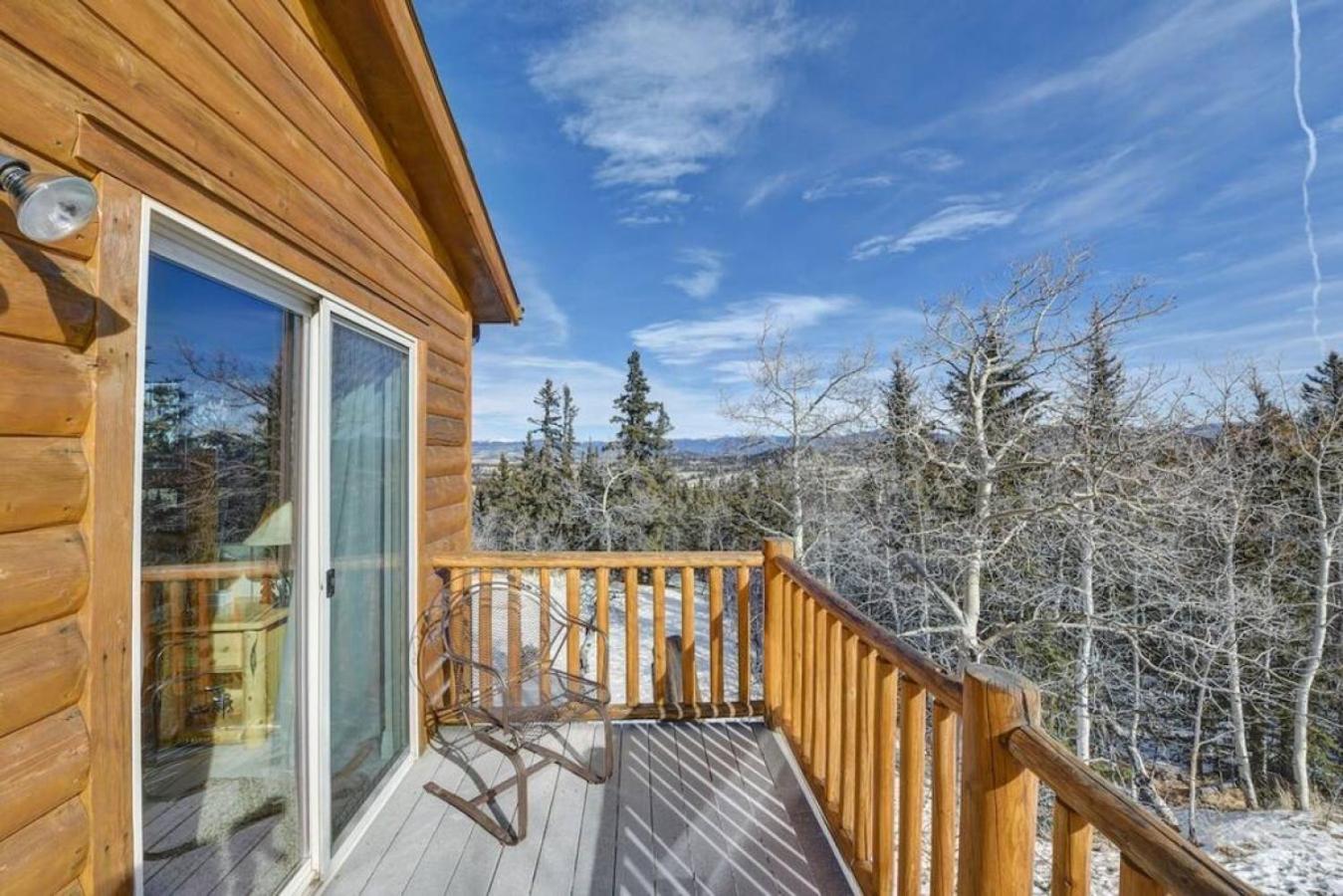 Cabin On 13 Acres With A Pool Table And Jacuzzi Tub