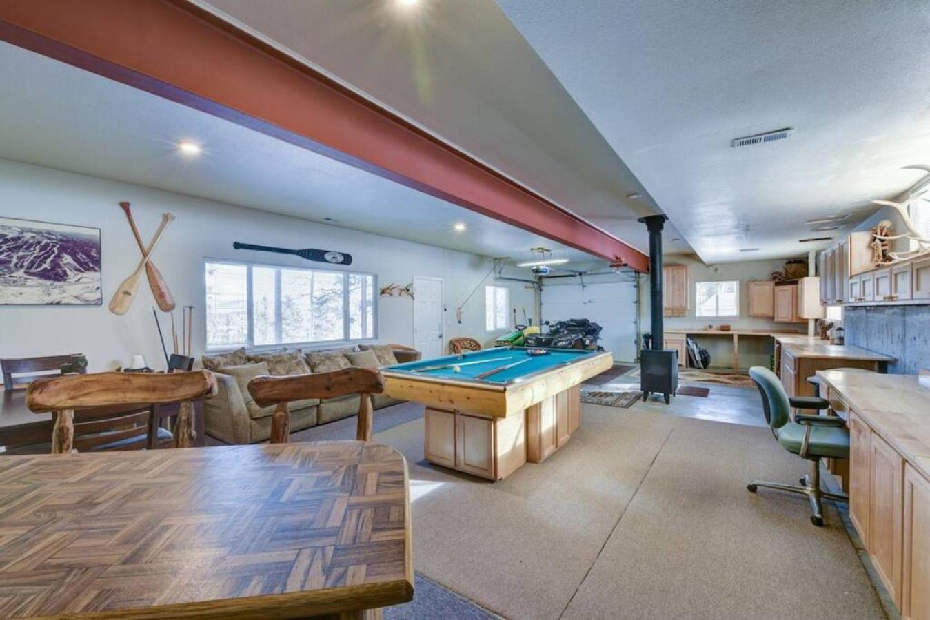 Cabin On 13 Acres With A Pool Table And Jacuzzi Tub