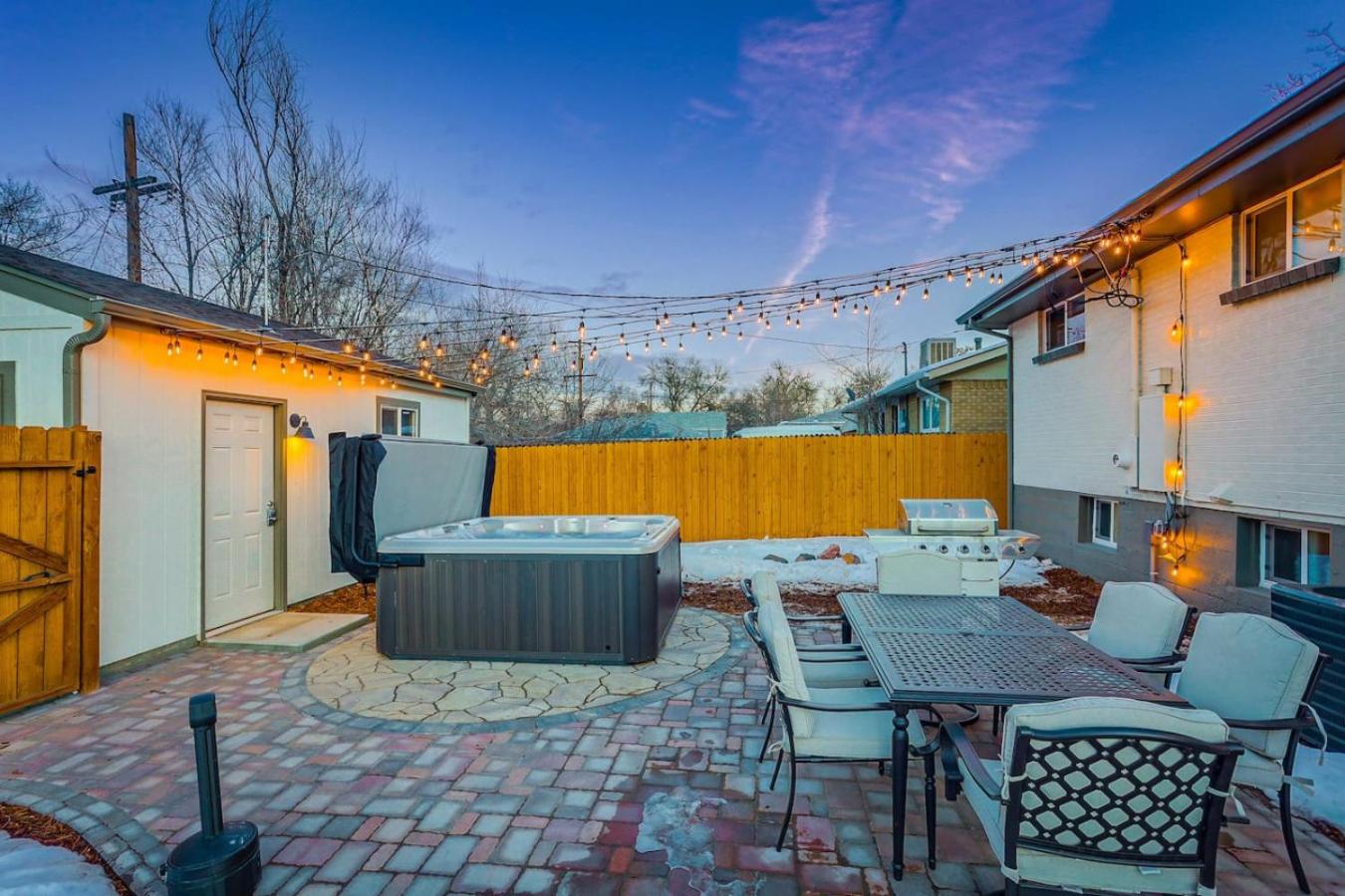Charming Central Denver Bungalow With Hot Tub