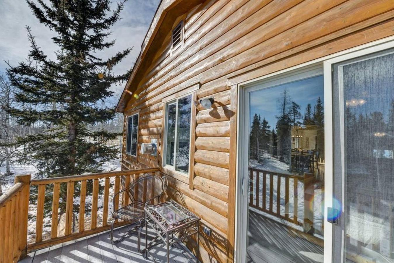 Cabin On 13 Acres With A Pool Table And Jacuzzi Tub