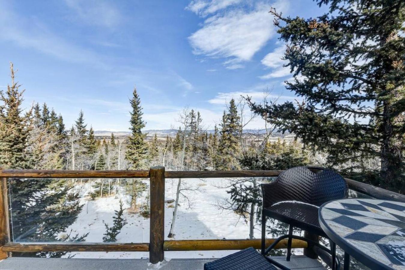 Cabin On 13 Acres With A Pool Table And Jacuzzi Tub