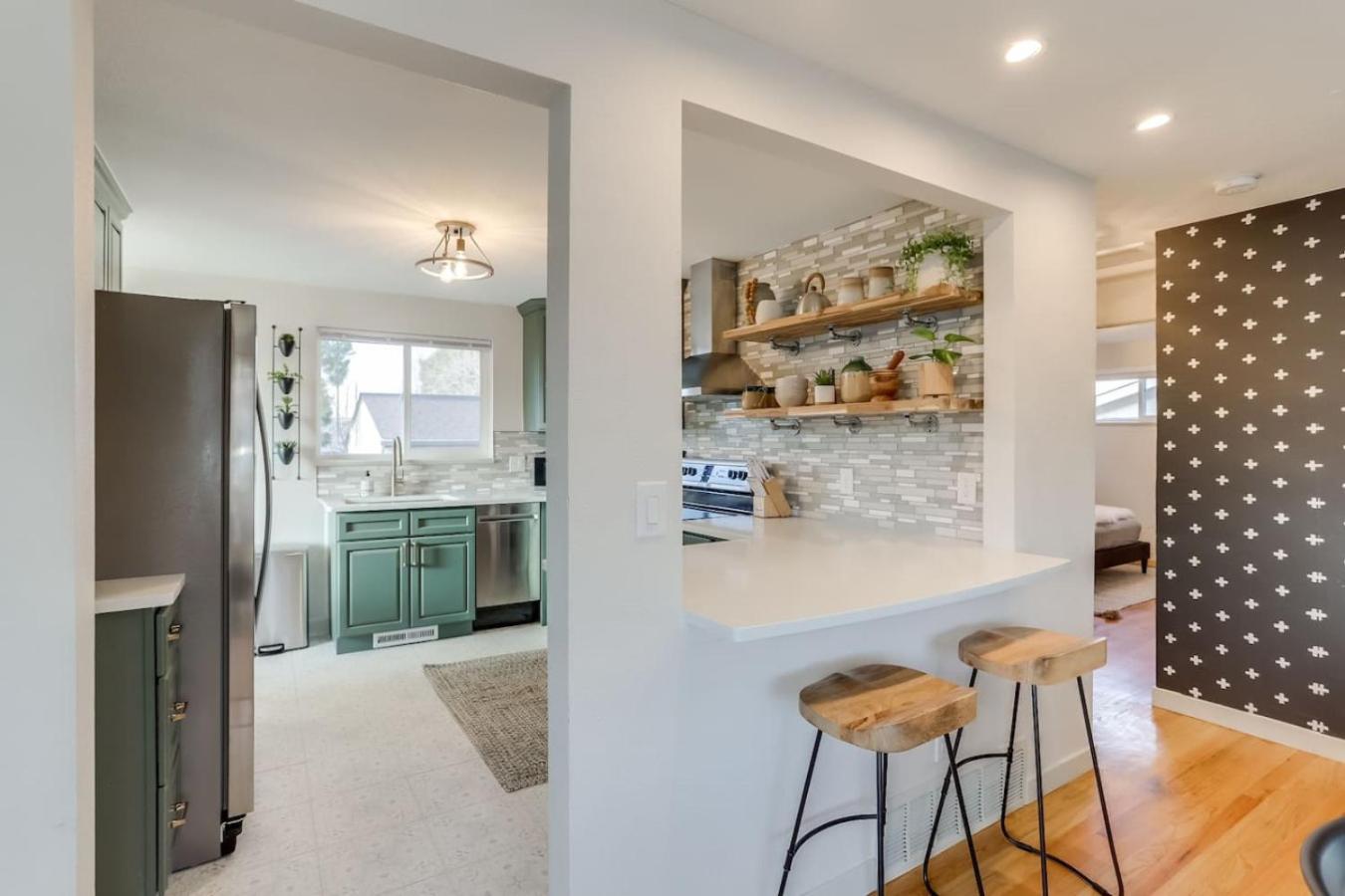Charming Central Denver Bungalow With Hot Tub