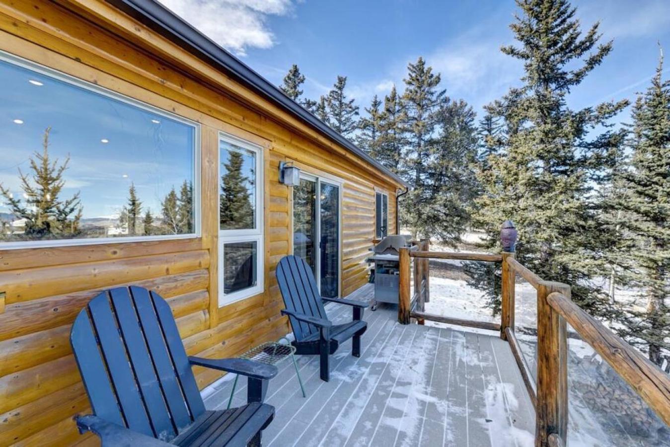 Cabin On 13 Acres With A Pool Table And Jacuzzi Tub