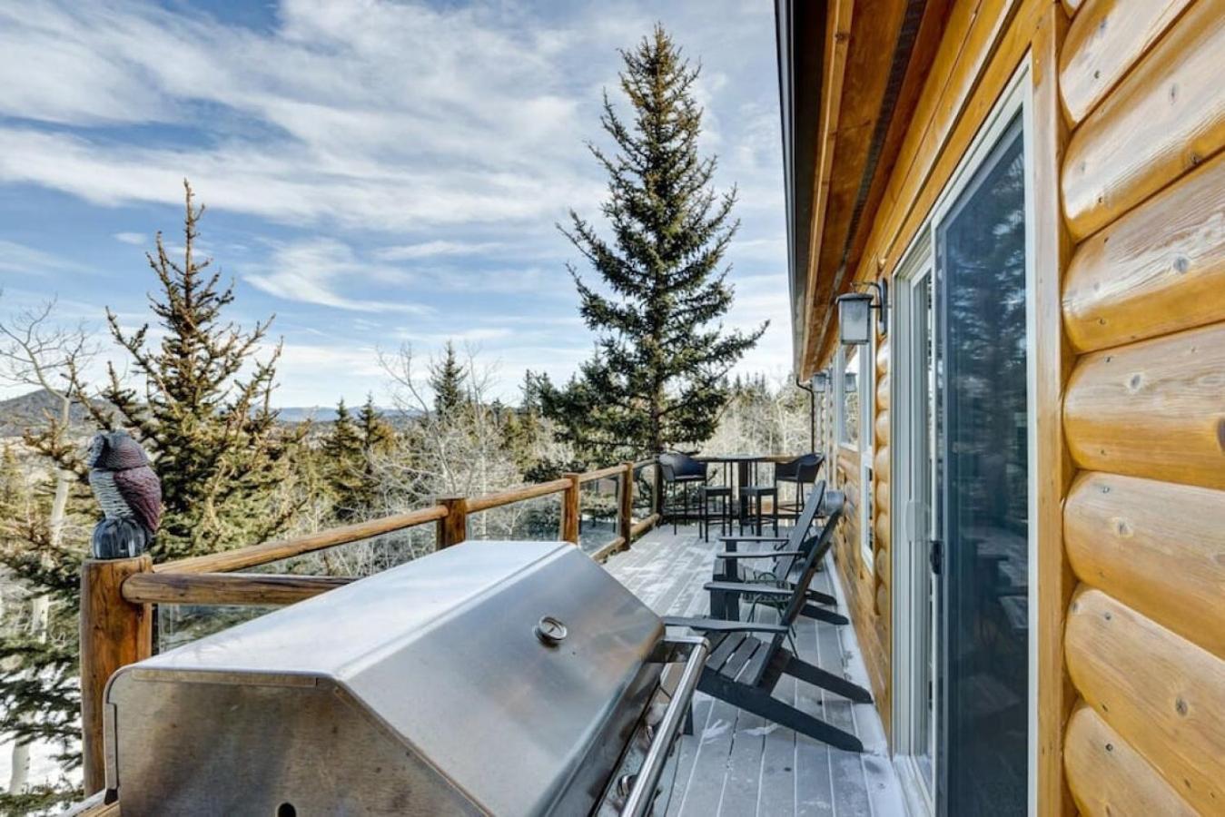 Cabin On 13 Acres With A Pool Table And Jacuzzi Tub