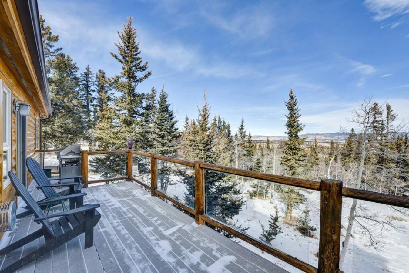 Cabin On 13 Acres With A Pool Table And Jacuzzi Tub
