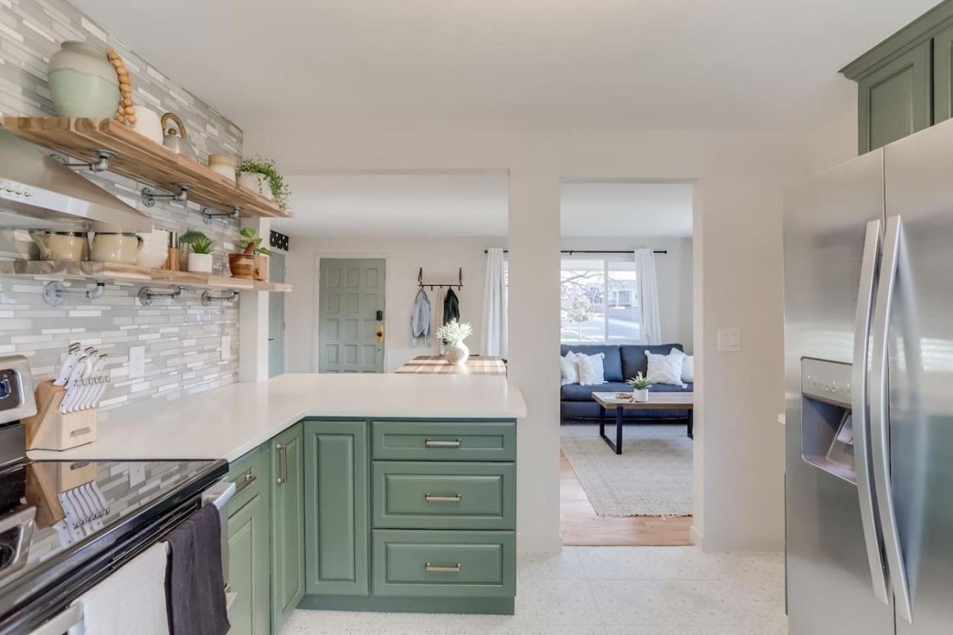 Charming Central Denver Bungalow With Hot Tub