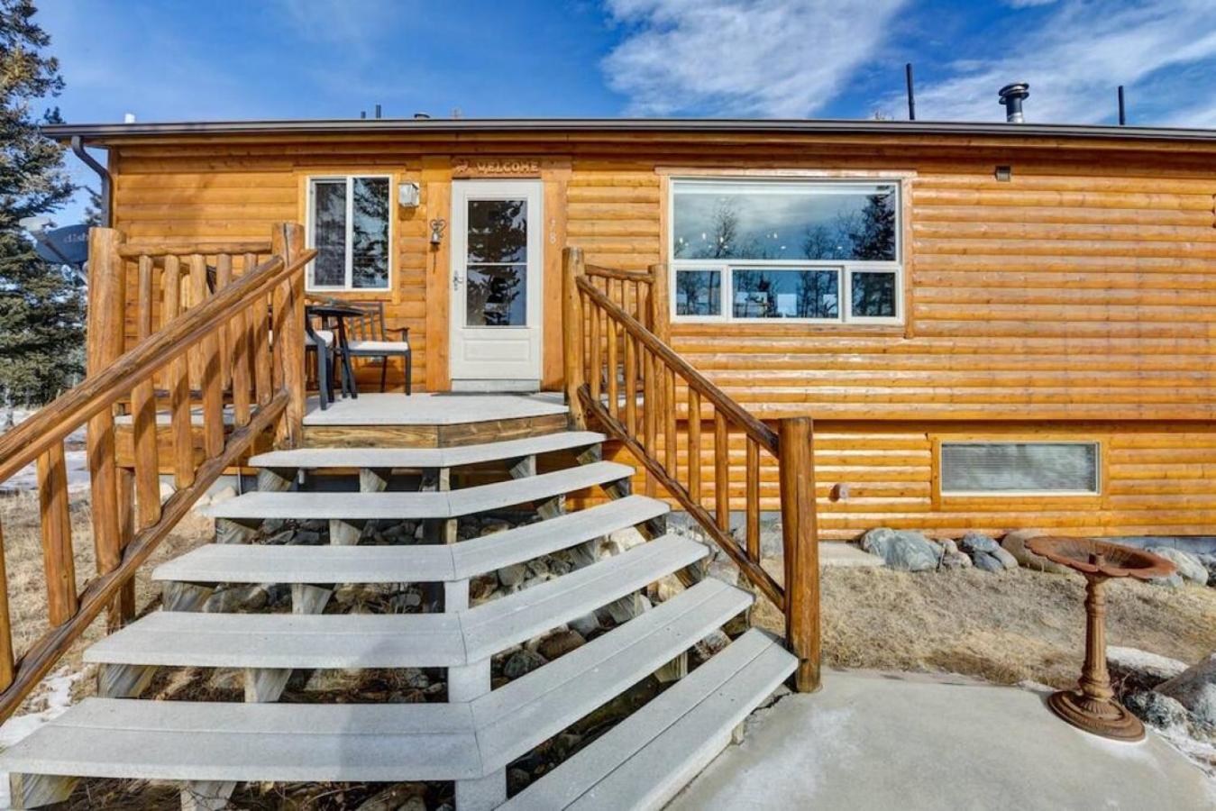 Cabin On 13 Acres With A Pool Table And Jacuzzi Tub