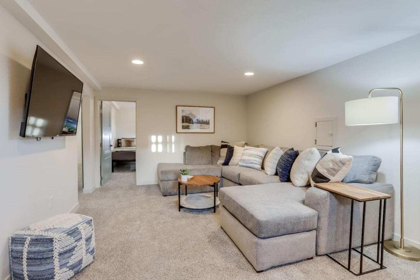 Charming Central Denver Bungalow With Hot Tub