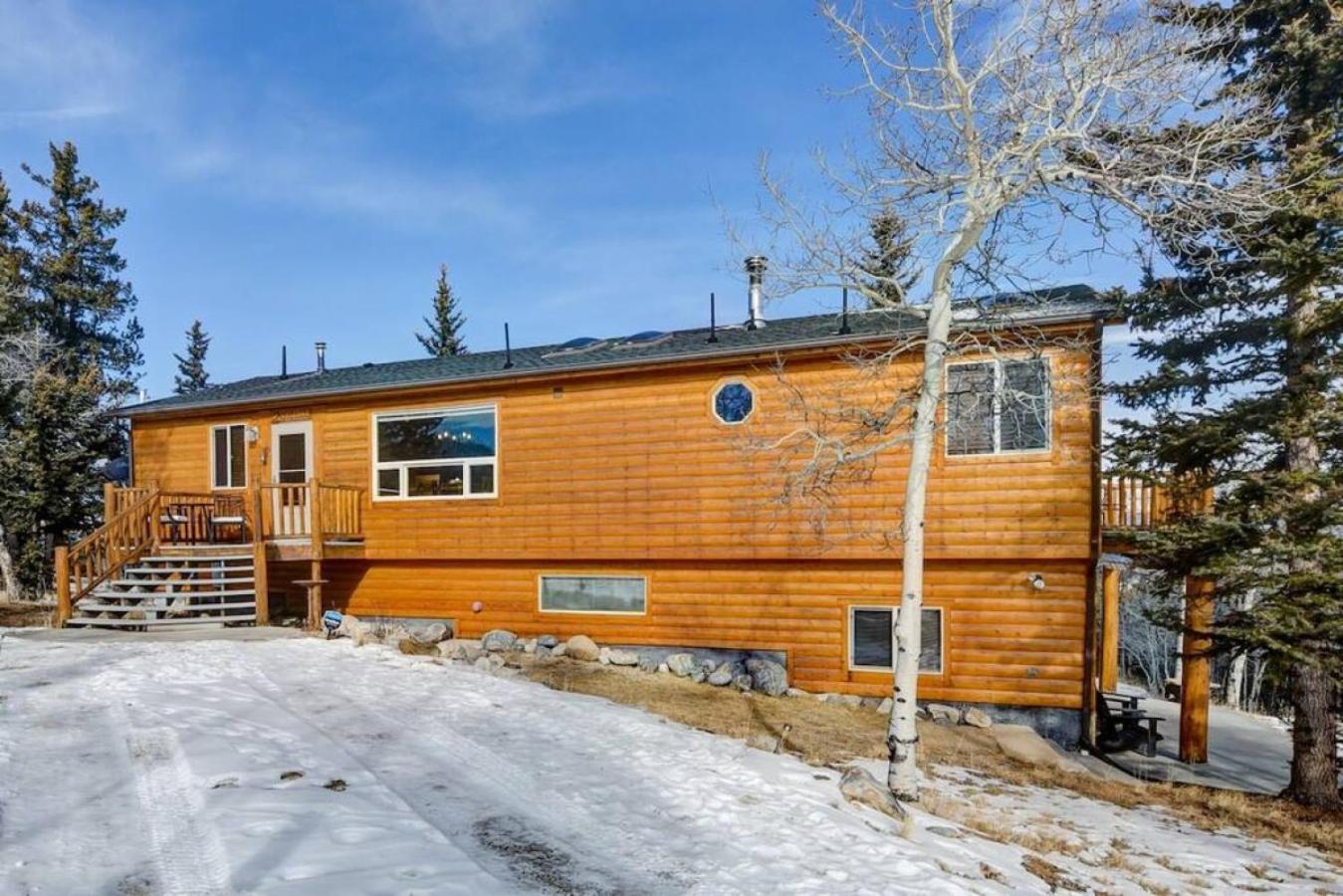 Cabin On 13 Acres With A Pool Table And Jacuzzi Tub