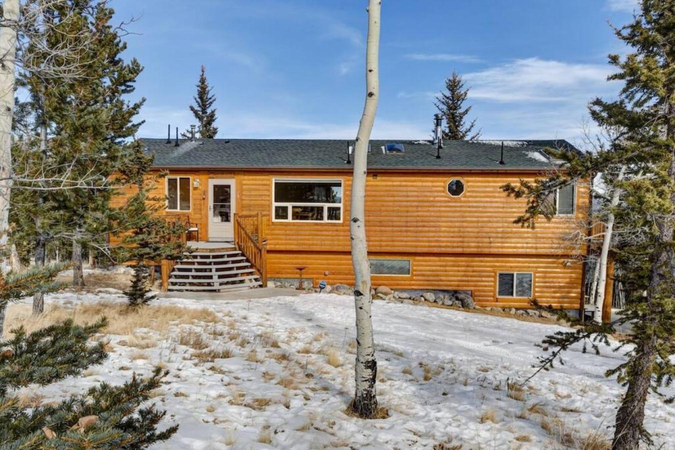 Cabin On 13 Acres With A Pool Table And Jacuzzi Tub