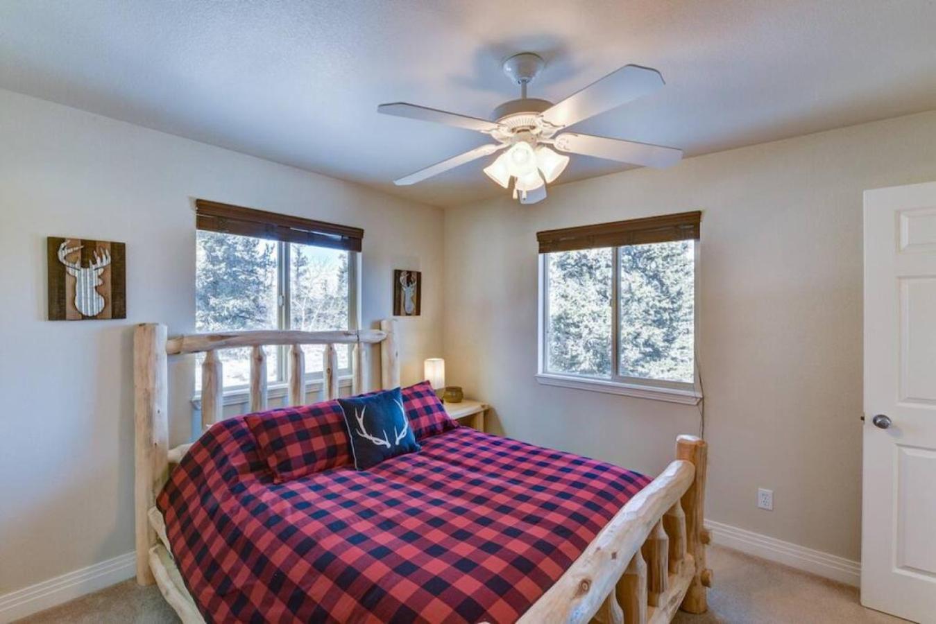 Cabin On 13 Acres With A Pool Table And Jacuzzi Tub