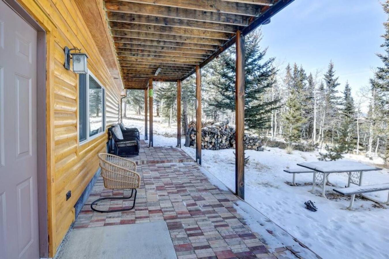 Cabin On 13 Acres With A Pool Table And Jacuzzi Tub