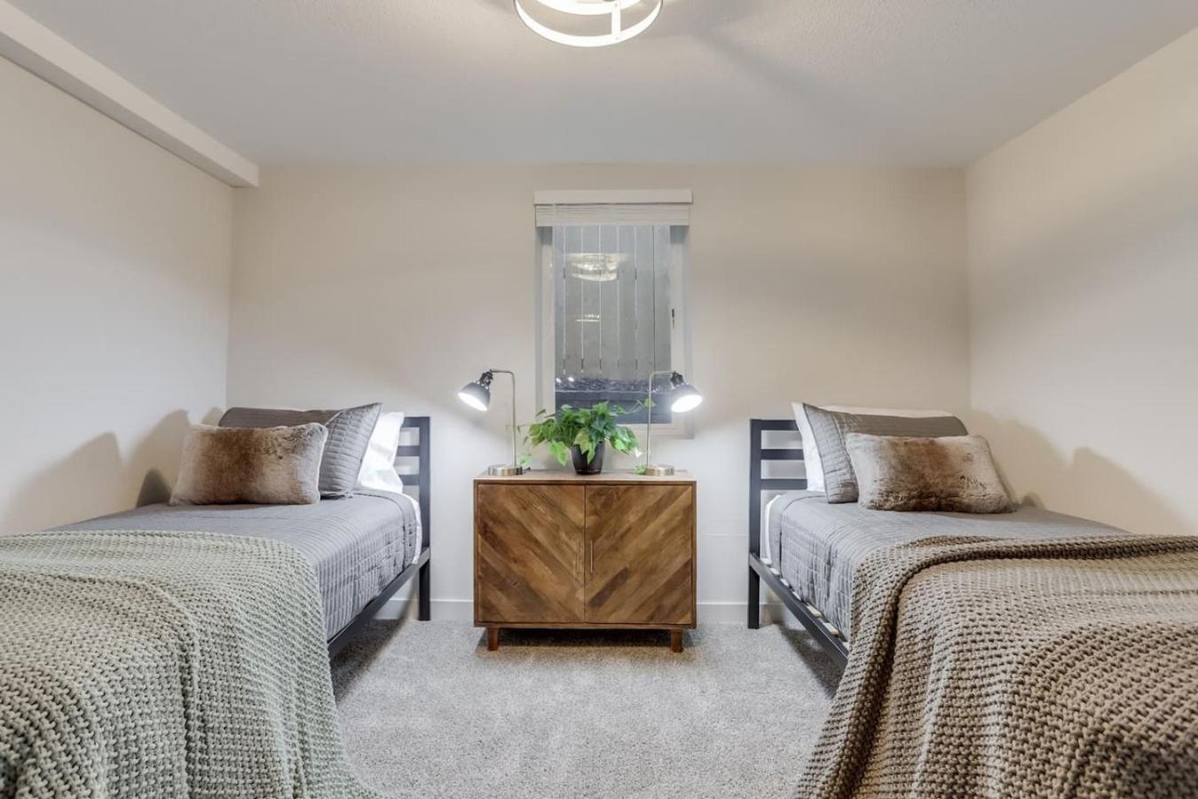 Charming Central Denver Bungalow With Hot Tub