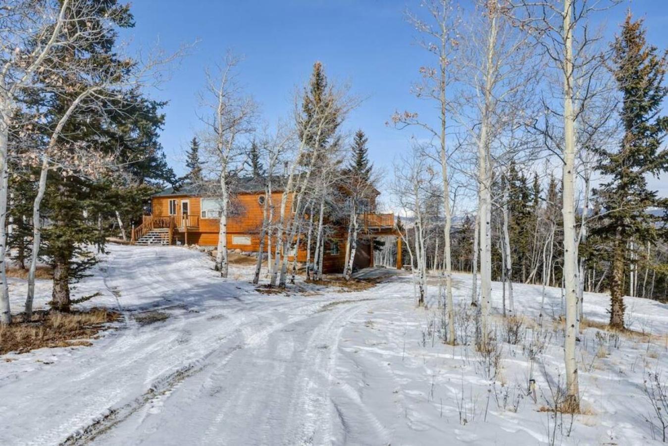 Cabin On 13 Acres With A Pool Table And Jacuzzi Tub