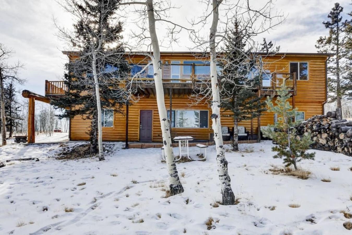 Cabin On 13 Acres With A Pool Table And Jacuzzi Tub