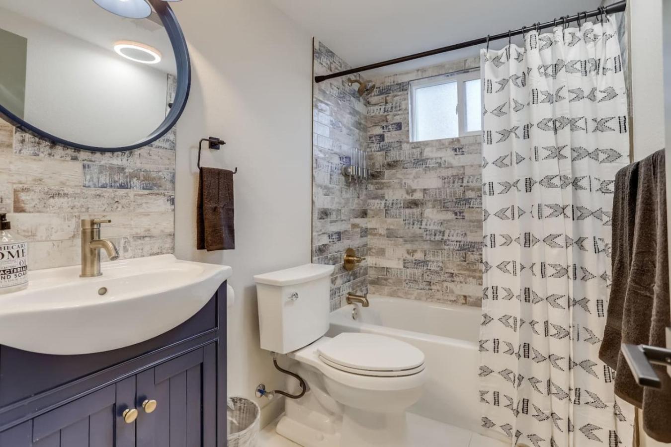 Charming Central Denver Bungalow With Hot Tub