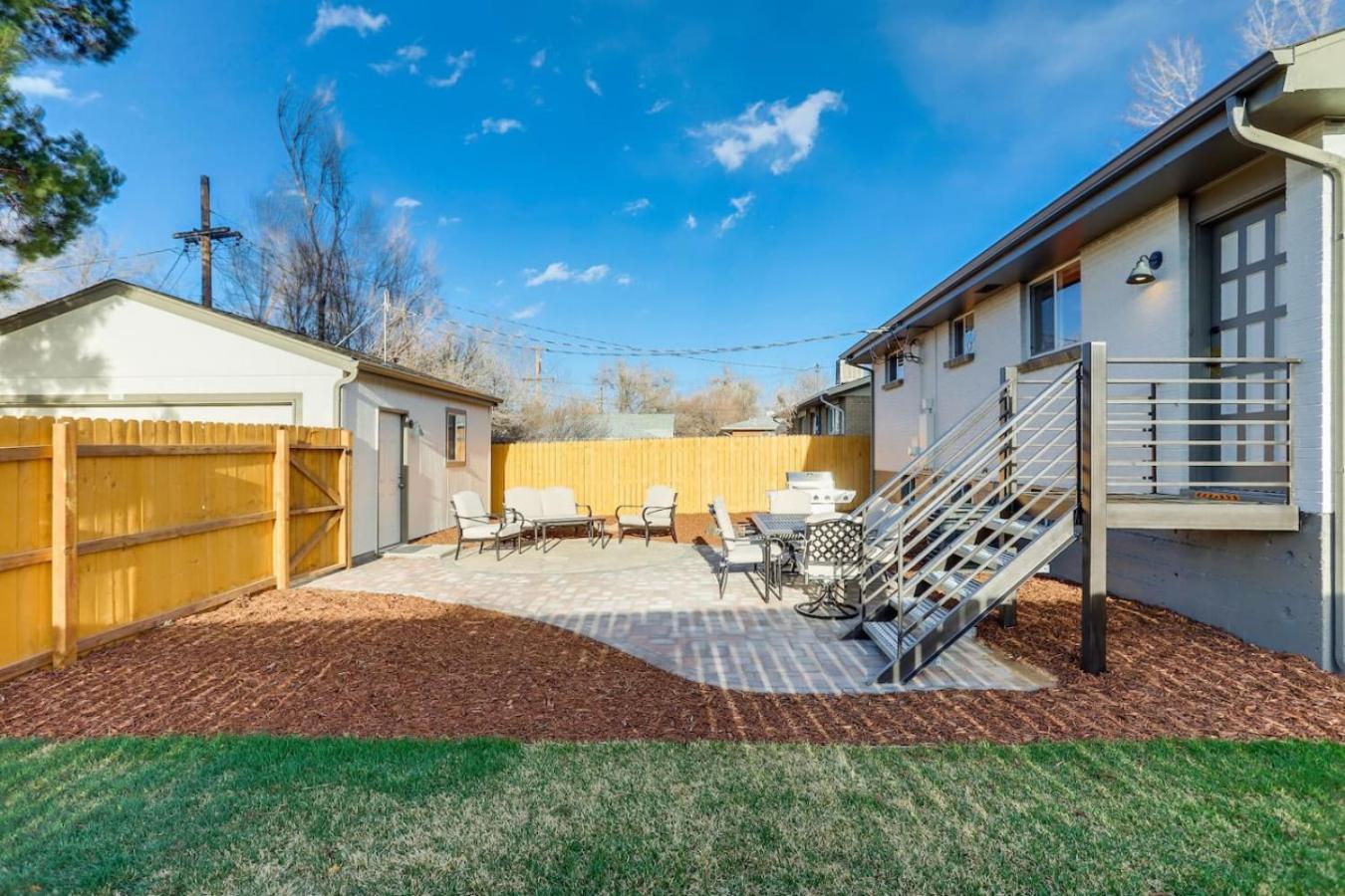 Charming Central Denver Bungalow With Hot Tub