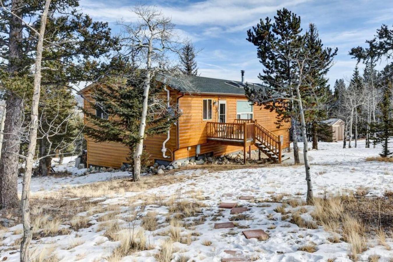 Cabin On 13 Acres With A Pool Table And Jacuzzi Tub