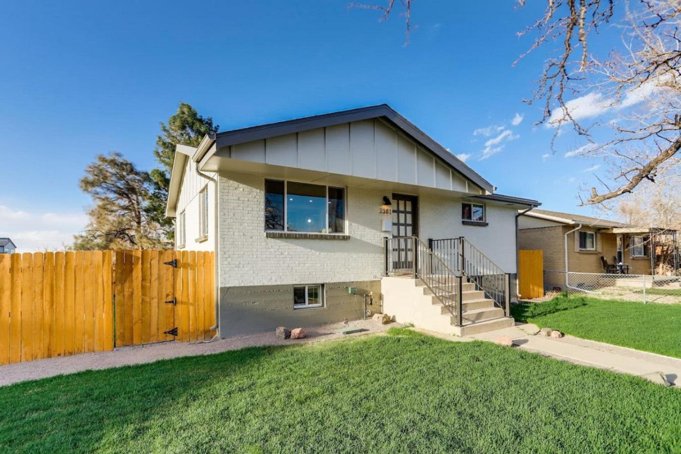 Charming Central Denver Bungalow With Hot Tub