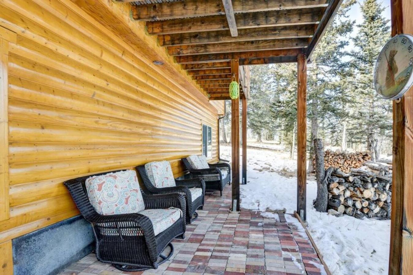 Cabin On 13 Acres With A Pool Table And Jacuzzi Tub