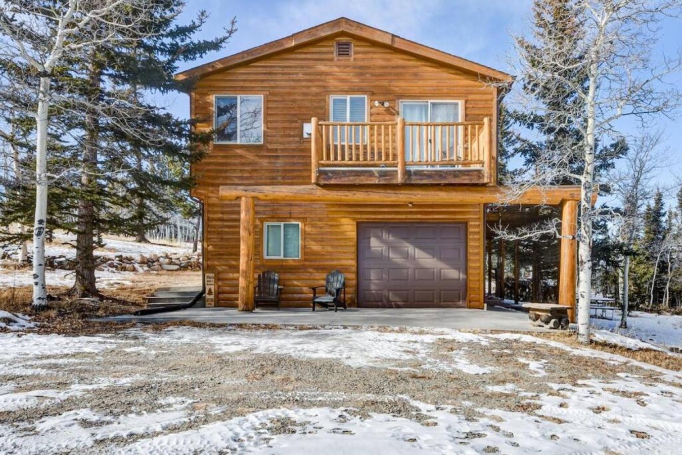 Cabin On 13 Acres With A Pool Table And Jacuzzi Tub
