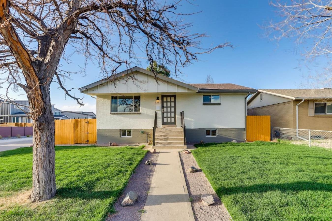 Charming Central Denver Bungalow With Hot Tub