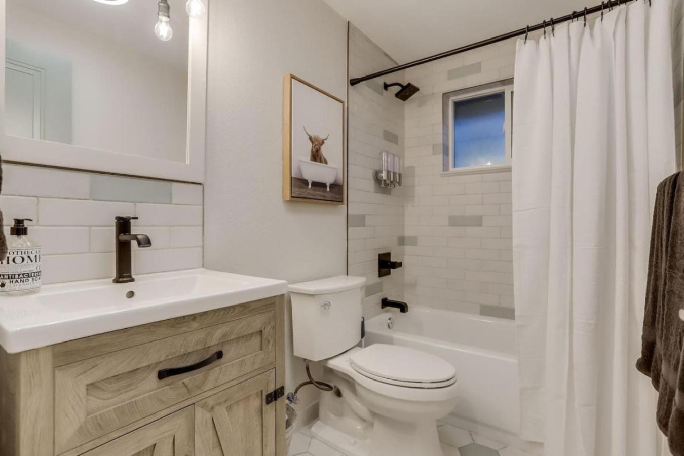 Charming Central Denver Bungalow With Hot Tub