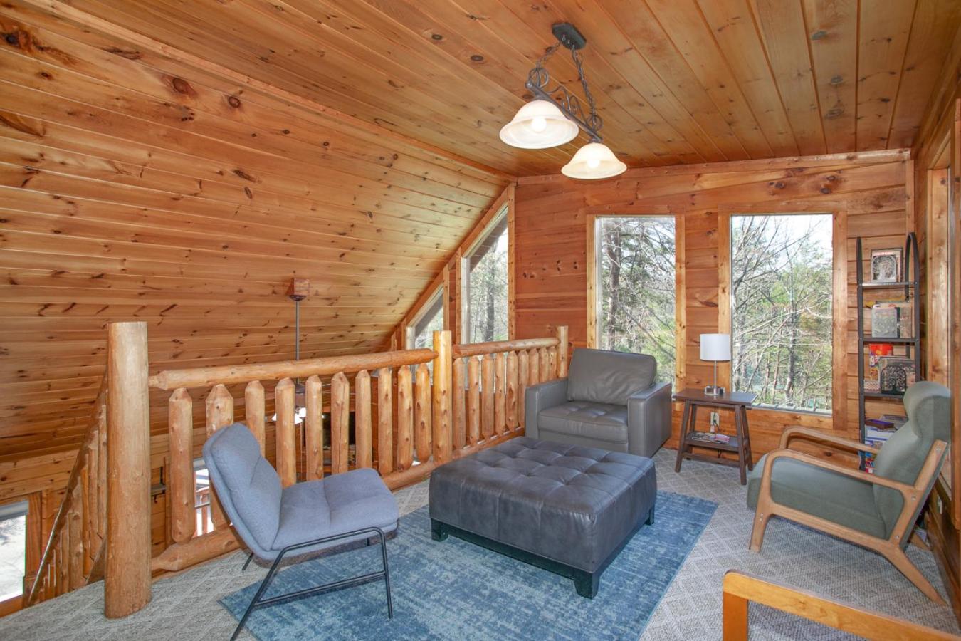 Blue Mist Lodge Hot Tub Outdoor Lounge MORE