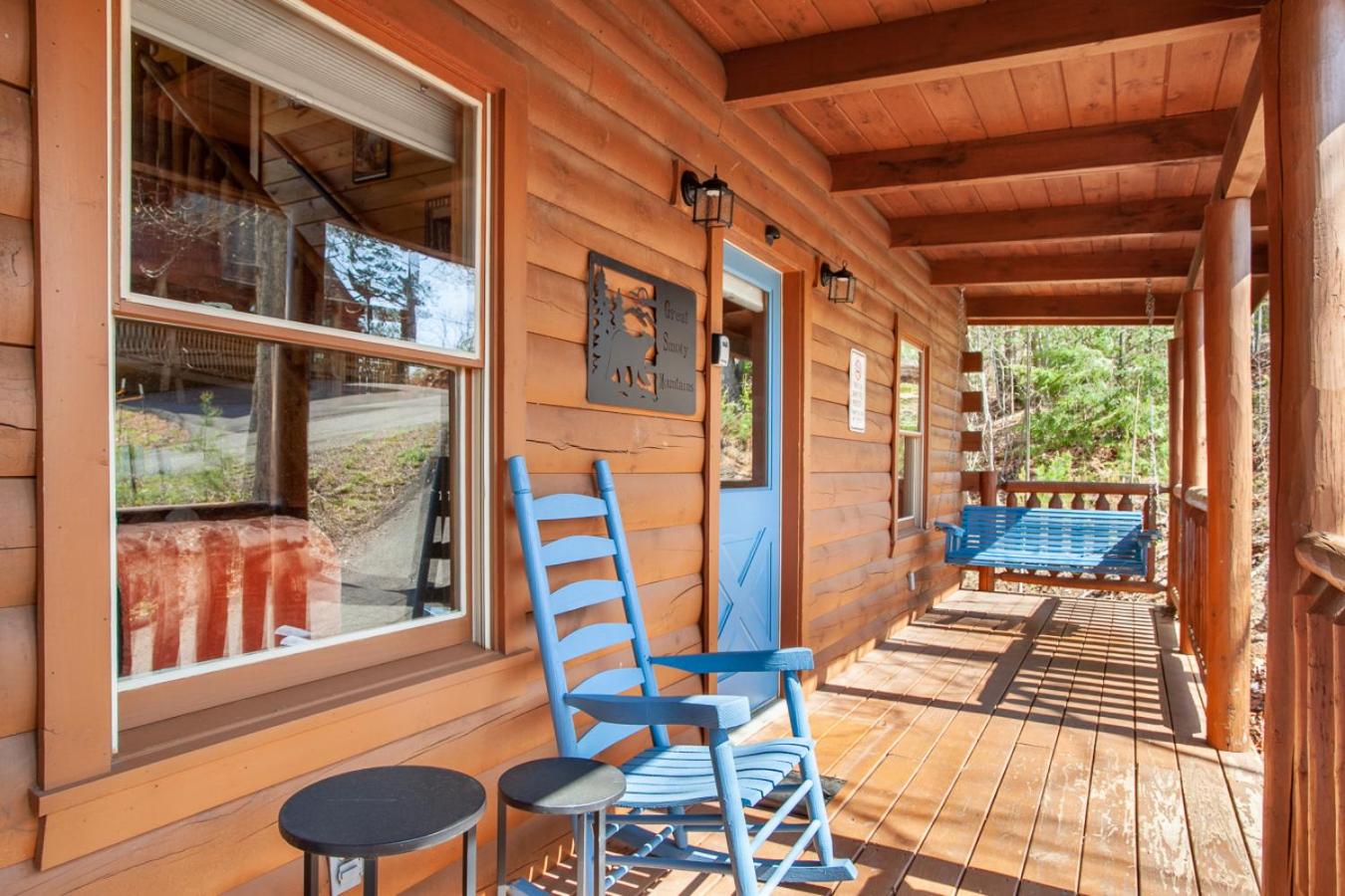 Blue Mist Lodge Hot Tub Outdoor Lounge MORE