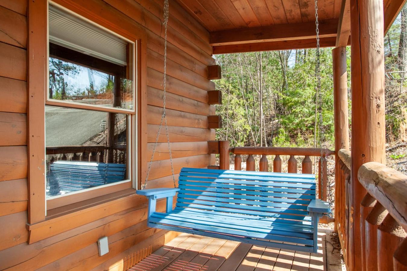 Blue Mist Lodge Hot Tub Outdoor Lounge MORE