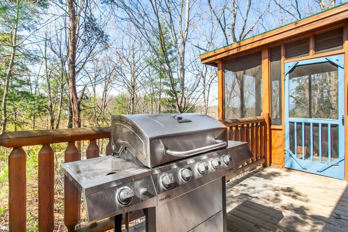 Blue Mist Lodge Hot Tub Outdoor Lounge MORE