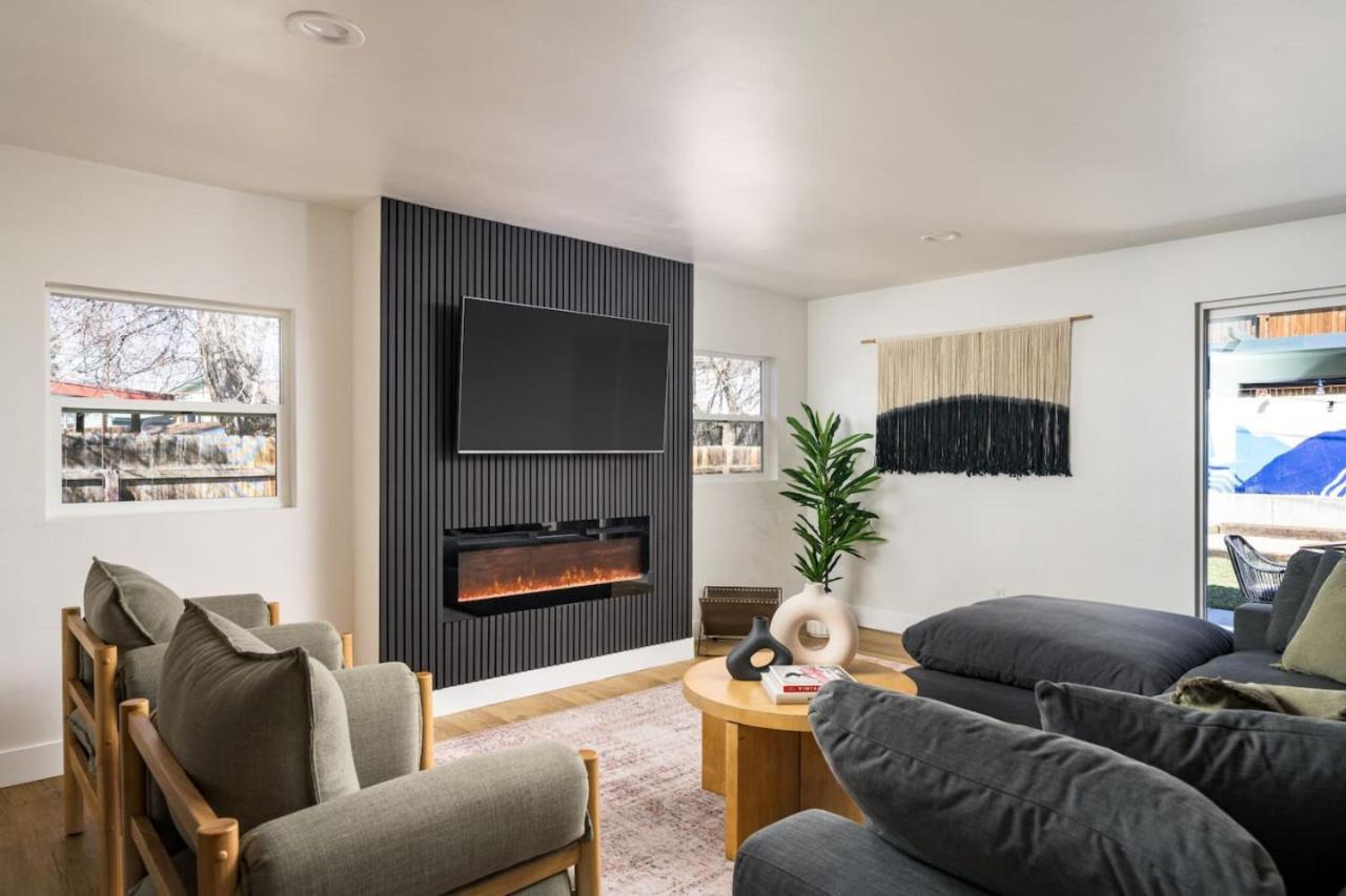 Spacious and Stylish Home with HotTub 12min to Downtown