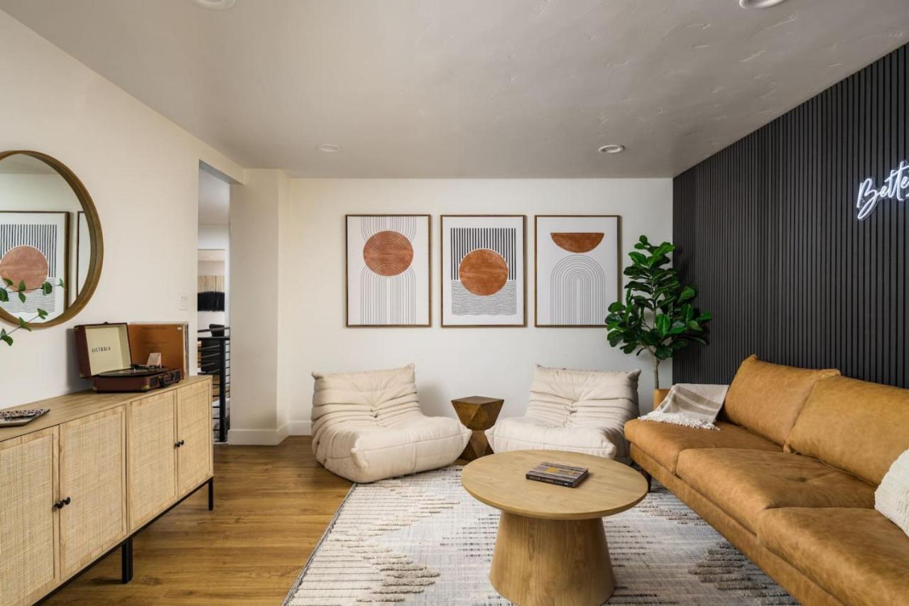 Spacious and Stylish Home with HotTub 12min to Downtown