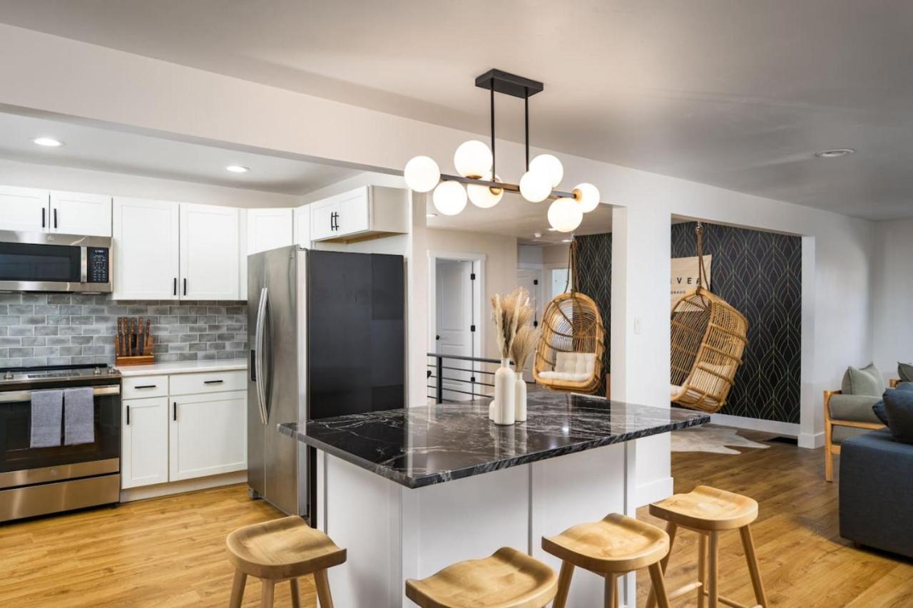 Spacious and Stylish Home with HotTub 12min to Downtown