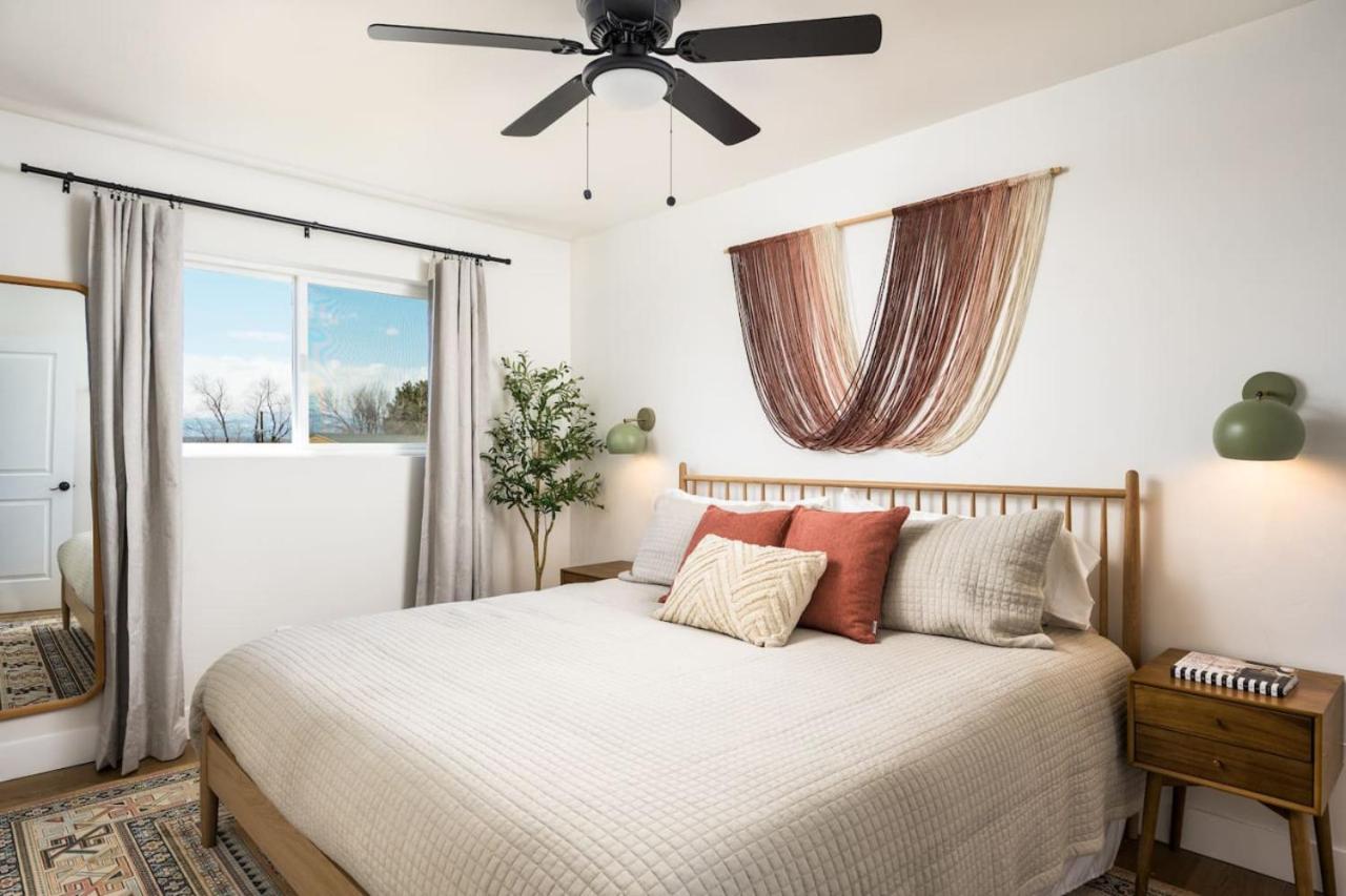 Spacious and Stylish Home with HotTub 12min to Downtown