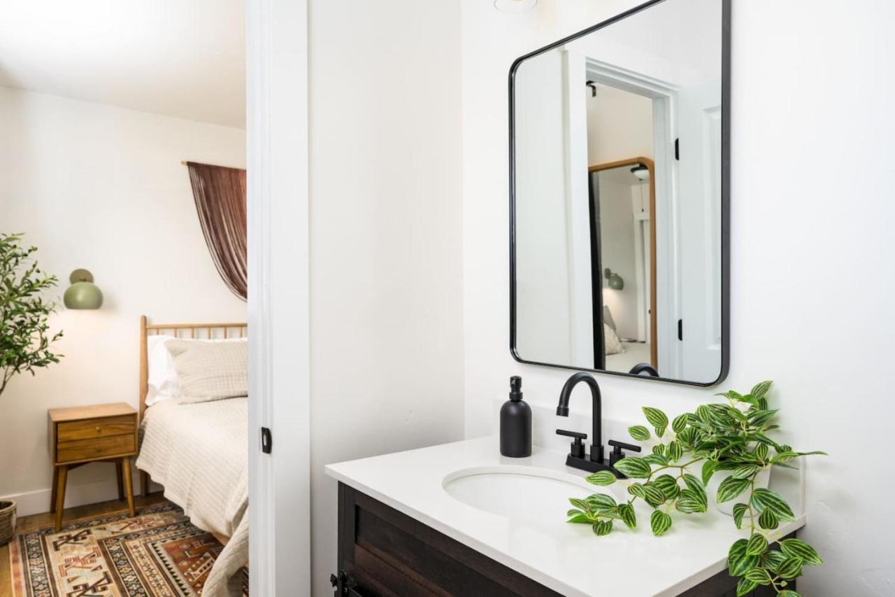 Spacious and Stylish Home with HotTub 12min to Downtown