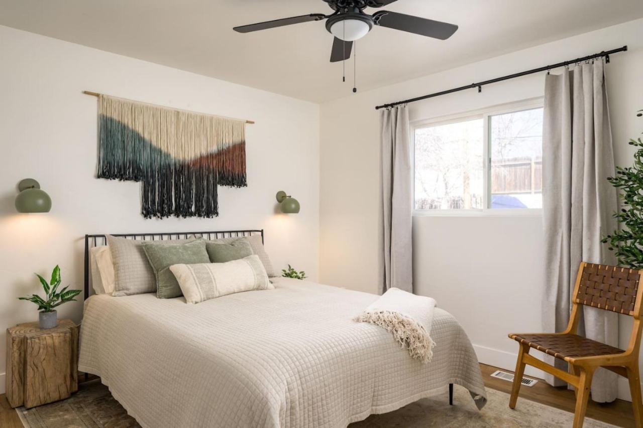 Spacious and Stylish Home with HotTub 12min to Downtown