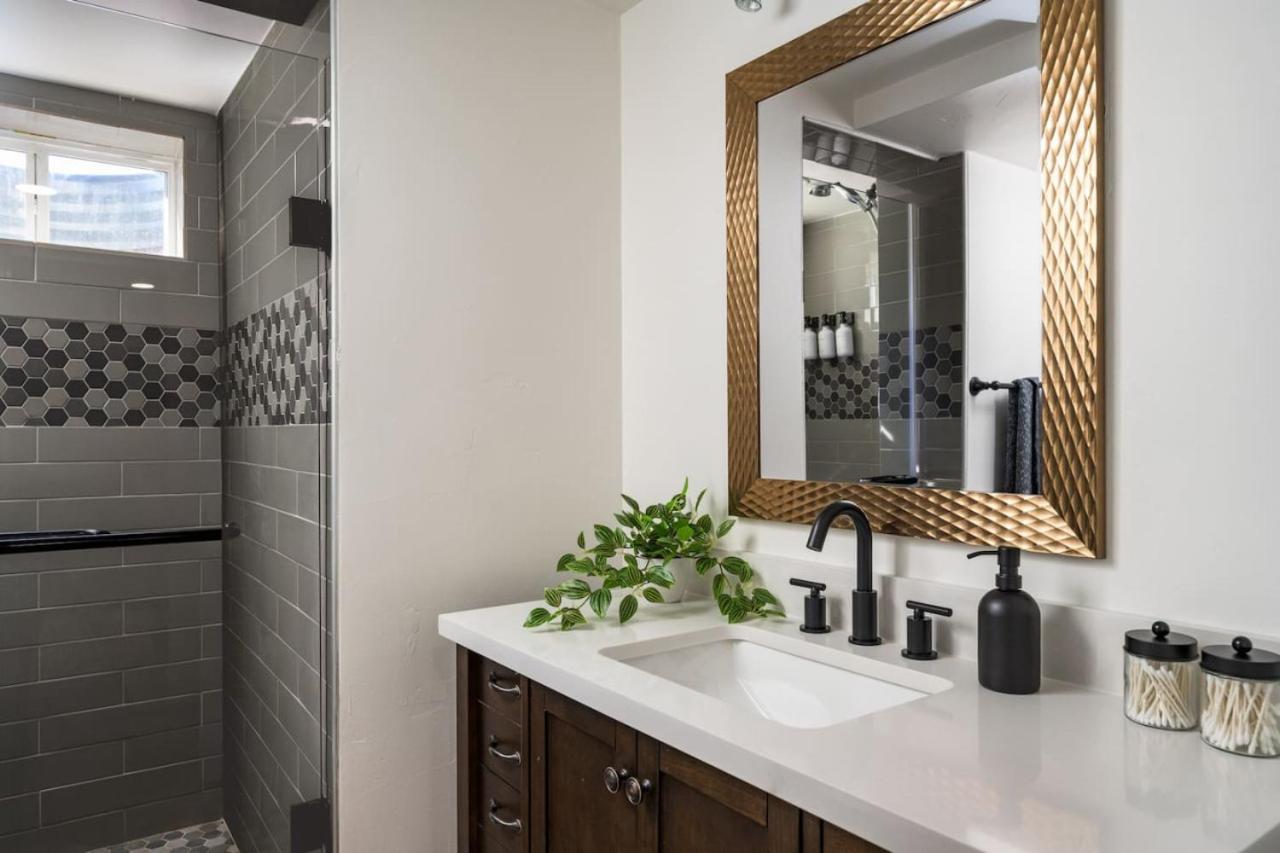 Spacious and Stylish Home with HotTub 12min to Downtown
