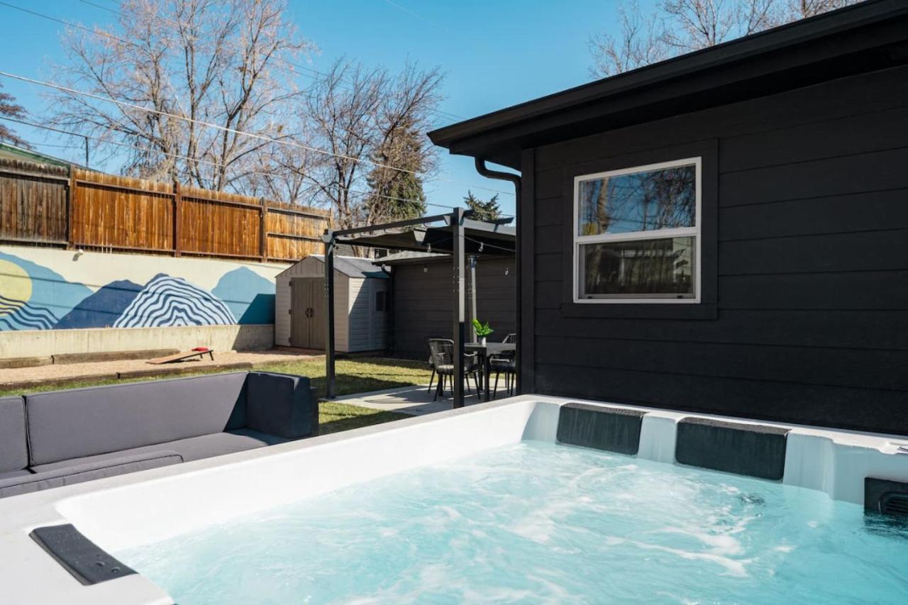 Spacious and Stylish Home with HotTub 12min to Downtown