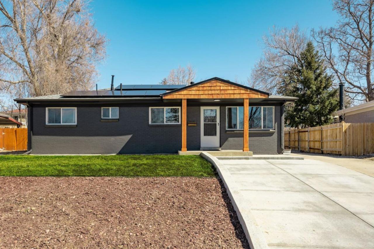Spacious and Stylish Home with HotTub 12min to Downtown