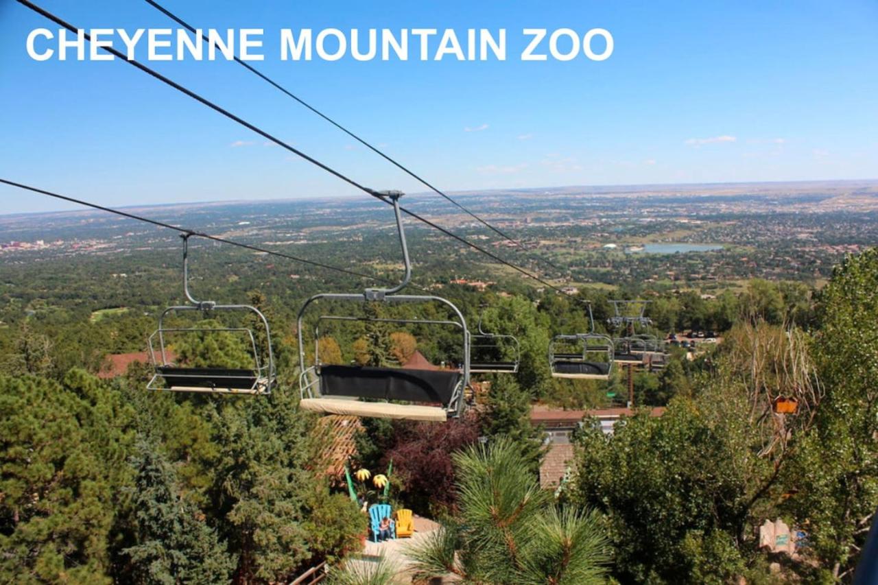 Spacious and Stylish Home with HotTub 12min to Downtown
