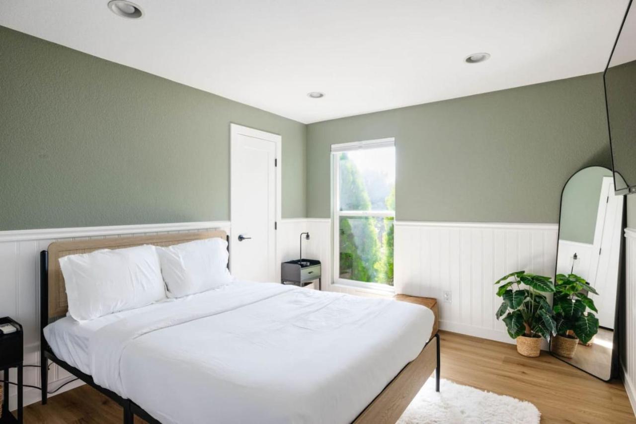 5 Star Retreat With A Gym And APrivate Office
