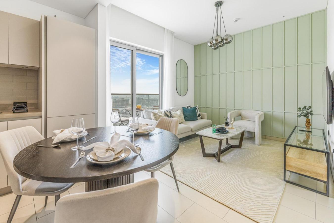 Stylish 1BR with Pool, BBQ Area, Gym in MBR City