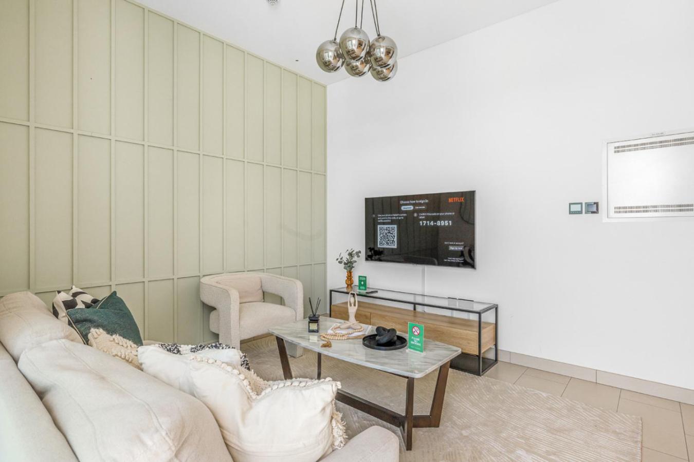 Stylish 1BR with Pool, BBQ Area, Gym in MBR City