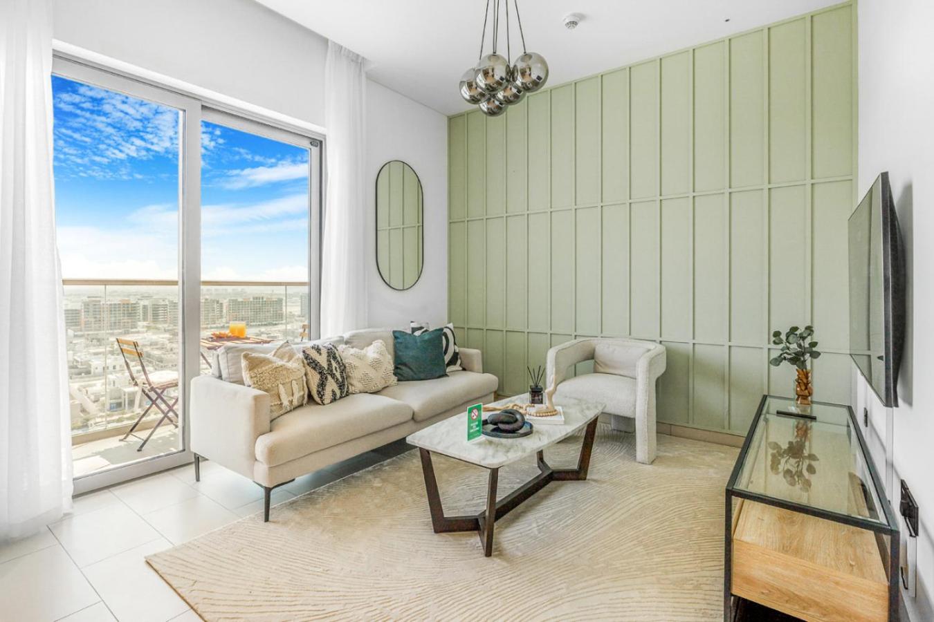 Stylish 1BR with Pool, BBQ Area, Gym in MBR City